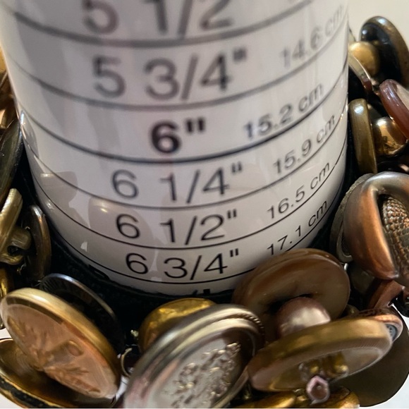 7" Button Bracelet - Picture 12 of 13